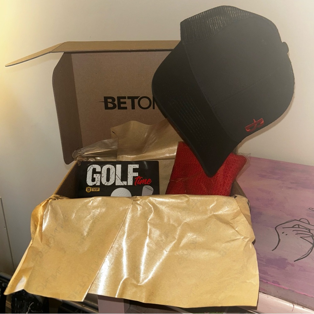 BetOnline Baseball Cap Golf Balls and Towel VIP Gift Set